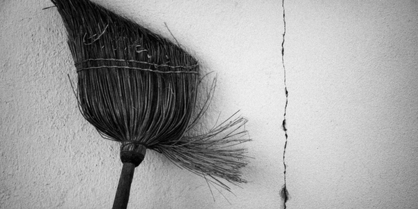 Secret Witch Magick When Youre Stuck In The Broom Closet - 